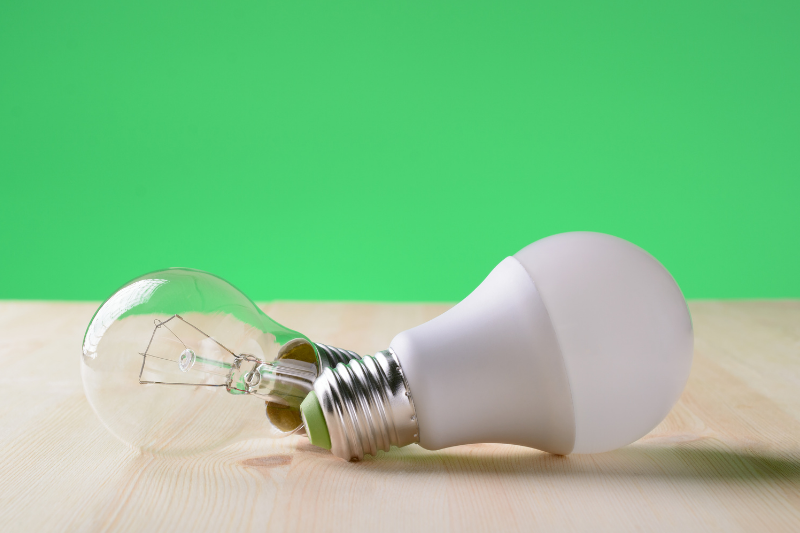 how are leds different from incandescent light bulbs